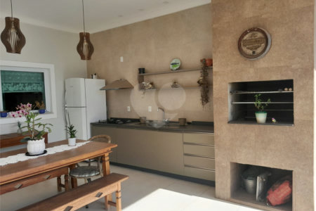 Casa à venda com 3 suítes no condomínio Village Ipanema 1, Araçoiaba da Serra - SP