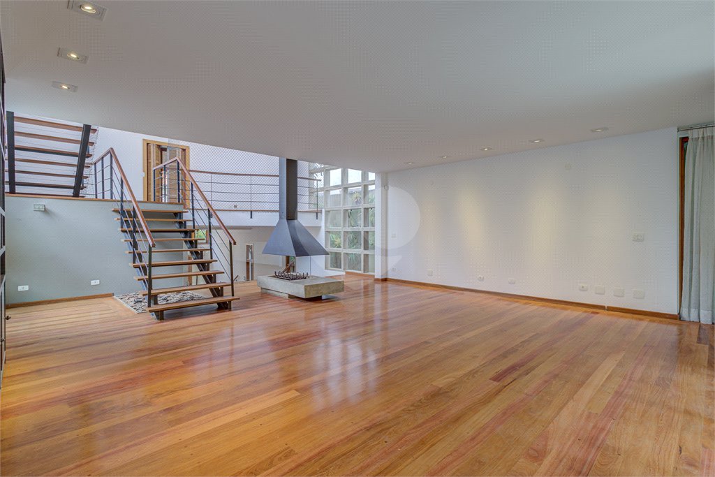 Casa de Vila à venda ou para alugar com 3 suítes em Jardim dos Estados, São Paulo, SP