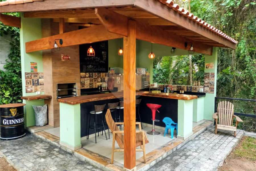 Casa à venda ou para alugar com 5 quartos, sendo 4 suítes, no condomínio Associação Reserva das Hortênsias, Mairiporã - SP