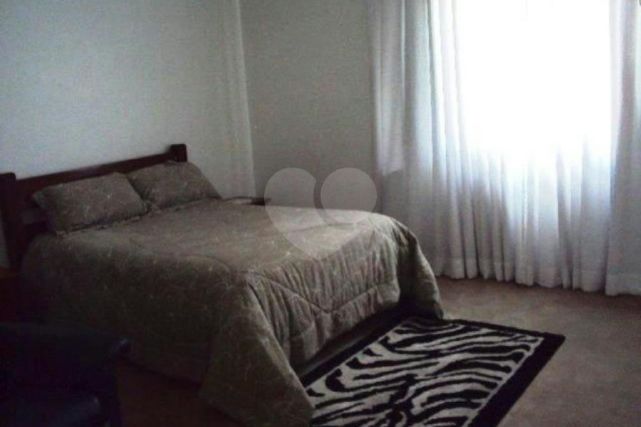 Sobrado à venda com 3 quartos, sendo 1 suíte, em Vila Paulicéia, São Paulo, SP