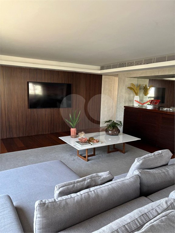 Apartamento à venda com 3 quartos, sendo 1 suíte, em Cerqueira César, São Paulo, SP