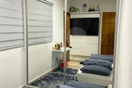 Casa à venda com 2 suítes no condomínio Residencial Veneza, São Paulo - SP
