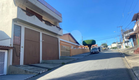 Sobrado à venda com 3 quartos, sendo 1 suíte, em Jardim Selma Helena, Poá, SP
