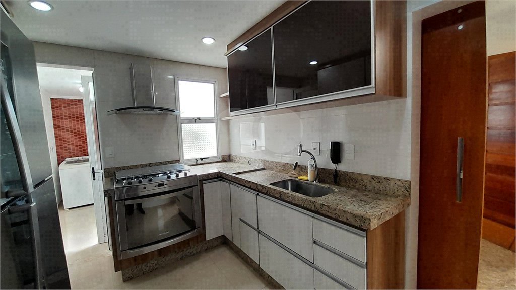 Casa à venda com 3 quartos, sendo 1 suíte, no condomínio Residencial Jardins, São Bernardo do Campo - SP
