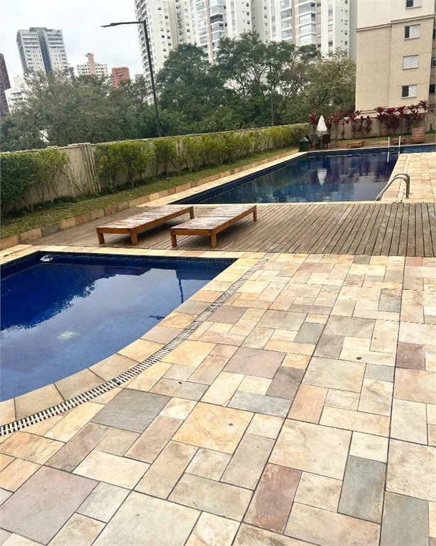 Apartamento à venda com 3 quartos, sendo 1 suíte,  em Vila Andrade, São Paulo, SP