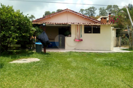 Chácara à venda com 5 quartos, sendo 2 suítes,  no Centro, Sarapuí, SP