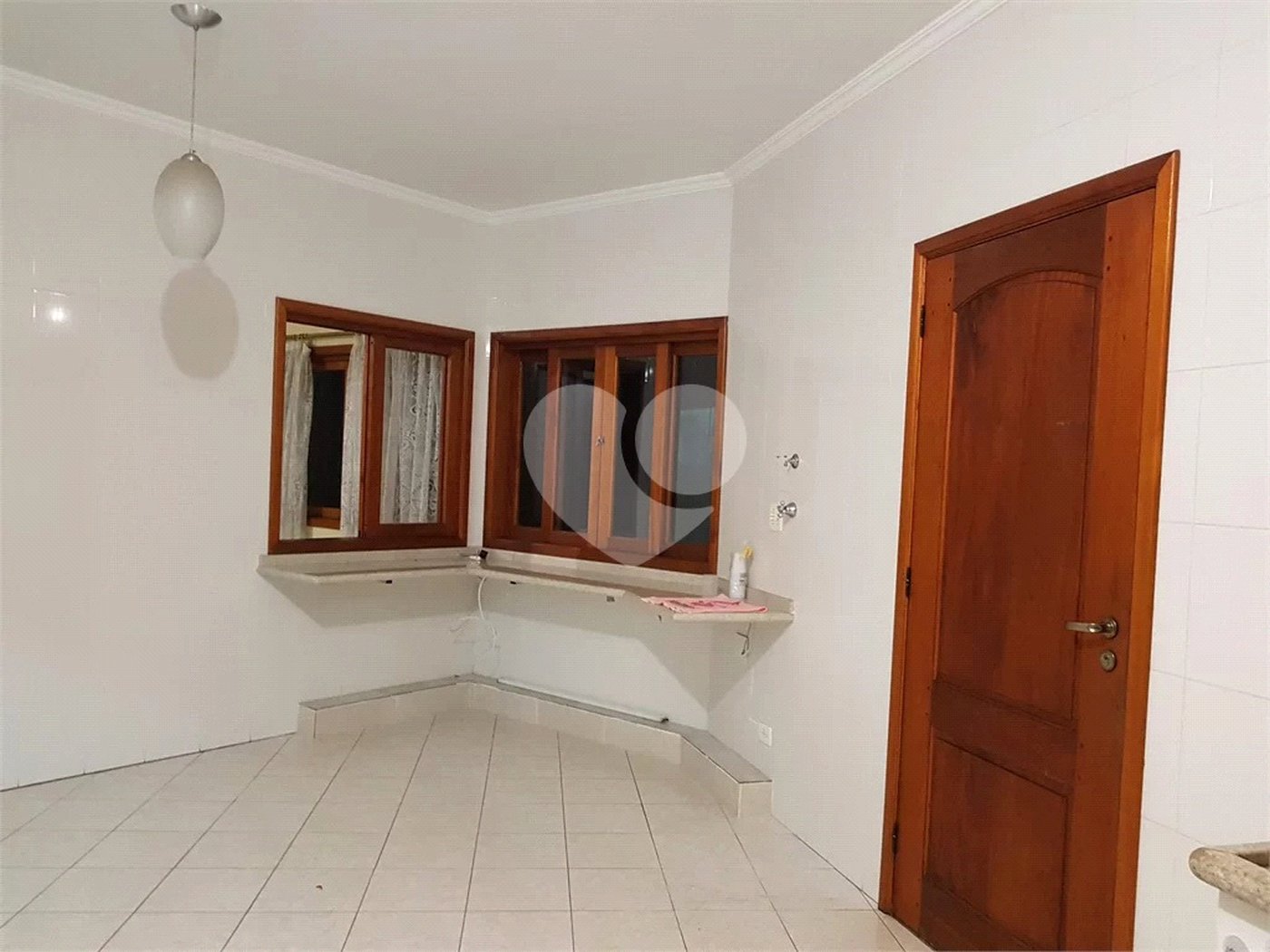 Casa à venda com 4 quartos, sendo 2 suítes, no condomínio Alpes da Cantareira, Mairiporã - SP