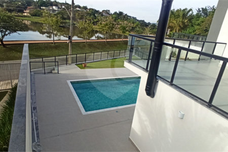 Casa à venda com 4 quartos, sendo 3 suítes, no condomínio Estância Marambaia, Vinhedo - SP