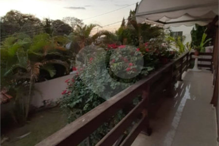 Sobrado à venda com 3 quartos, sendo 1 suíte,  no Centro, Vinhedo, SP