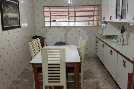 Sobrado à venda com 212 m², 2 quartos (suítes), 3 banheiros e 2 vagas de garagem, em São Caetano do Sul