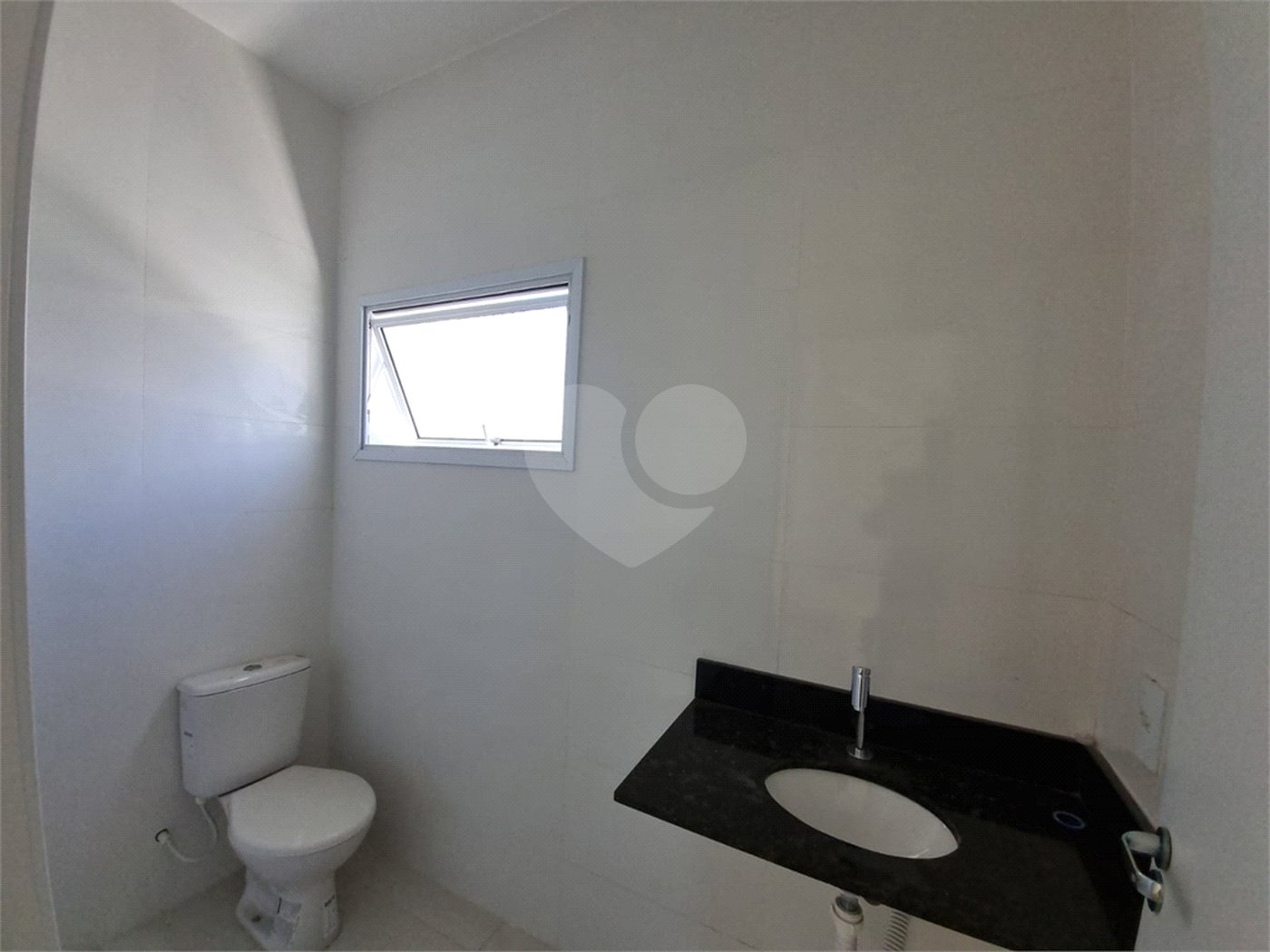 Casa à venda com 3 quartos, sendo 1 suíte, no condomínio Residencial Américo Figueiredo, Sorocaba - SP