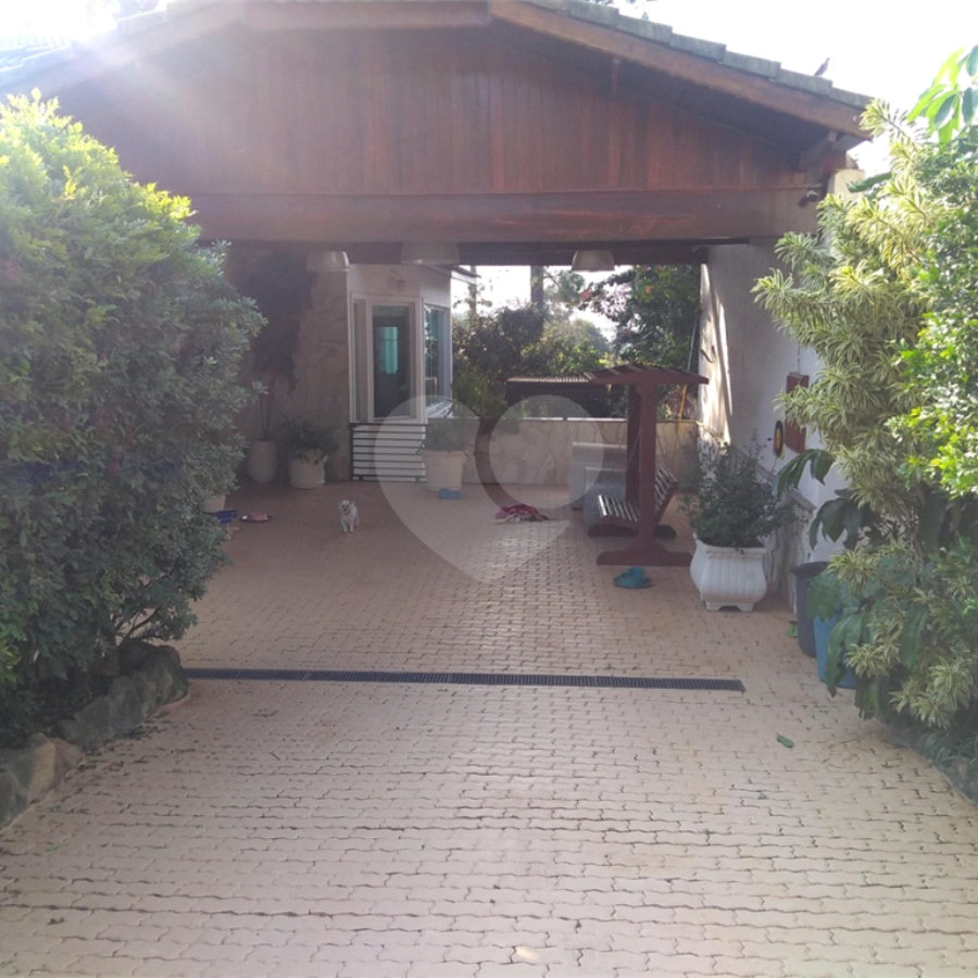 Casa à venda com 4 quartos, sendo 3 suítes, em Jardim Estância Brasil, Atibaia, SP
