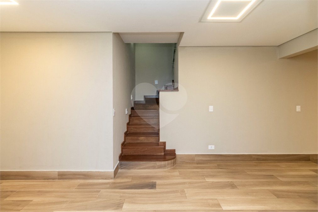Casa à venda com 4 quartos, sendo 3 suítes, no condomínio Village Place, São Paulo - SP