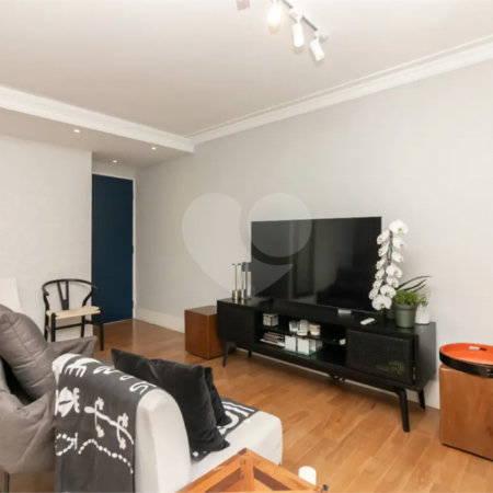 Apartamento à venda com 3 quartos, sendo 2 suítes, em Vila Olímpia, São Paulo, SP