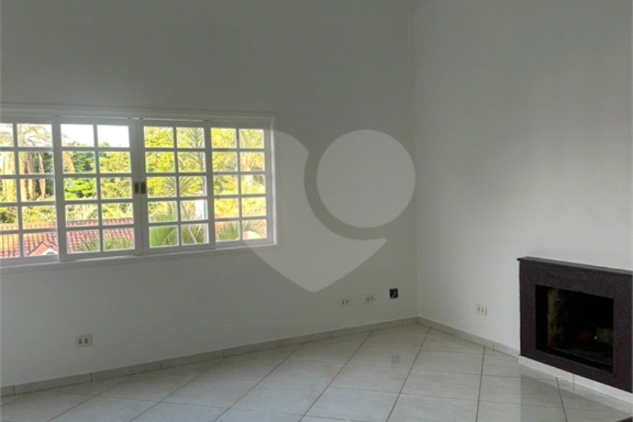 Casa à venda com 4 quartos, sendo 1 suíte,  no condomínio Jardim das Acácias, Cotia - SP