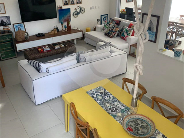 Casa à venda com 4 quartos, sendo 3 suítes,  no condomínio Residencial Vila Esmeralda, São Sebastião - SP