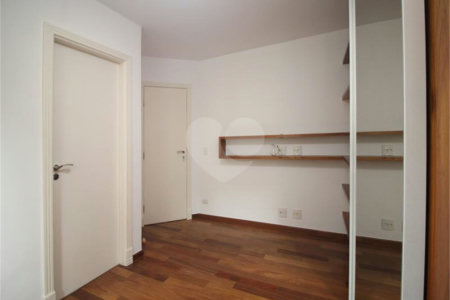 Casa à venda com 3 suítes no condomínio Brooklin Hills, São Paulo - SP