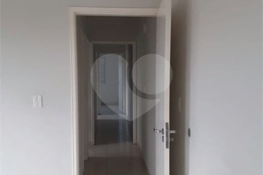 Sobrado à venda com 4 quartos, sendo 1 suíte, em Campo Limpo, São Paulo, SP