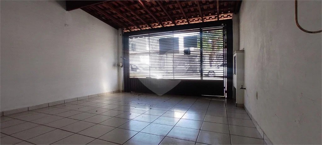 Casa com 180m², 3 dormitórios, 1 vaga, à venda na Vila Scarpelli em Santo André.