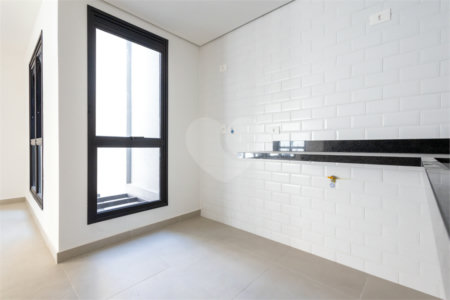 Casa à venda com 3 quartos, sendo 1 suíte, no condomínio Cubie Tutoia, São Paulo - SP