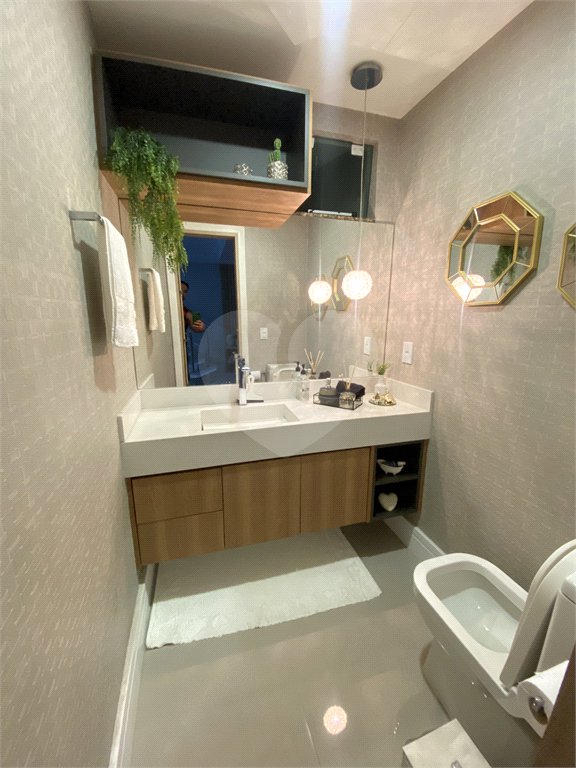 Casa à venda com 4 quartos, sendo 2 suítes, no condomínio Golden Village, Rio de Janeiro - RJ