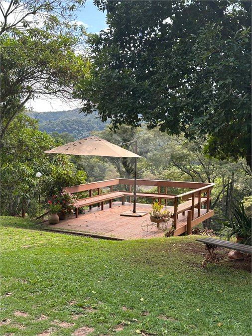 Casa à venda com 4 quartos, sendo 2 suítes,  no condomínio Chacara Marques, Santana de Parnaíba - SP
