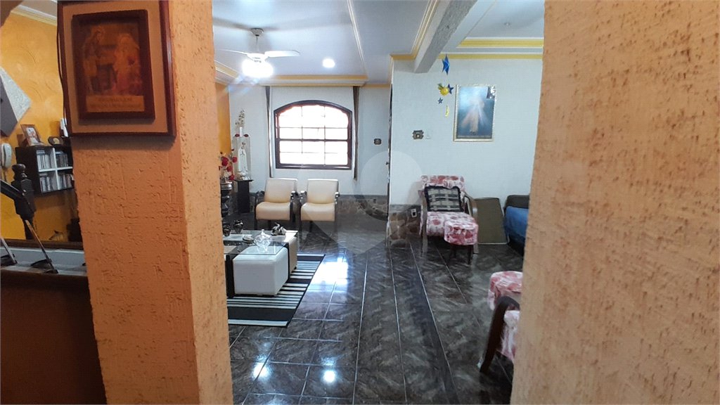 Casa à venda com 4 quartos, sendo 1 suíte, em Bangu, Rio de Janeiro, RJ