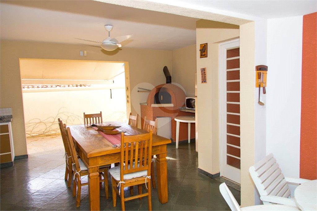 Casa à venda com 4 quartos, sendo 1 suíte, no Centro, Atibaia, SP