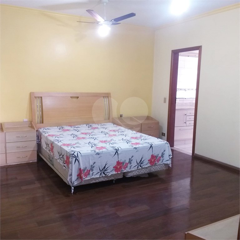 Casa à venda com 4 quartos, sendo 3 suítes, no condomínio Arujá 5, Arujá - SP