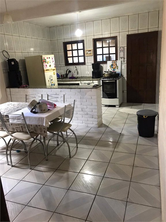 Sobrado à venda com 3 suítes em Barreiro, Mairiporã, SP