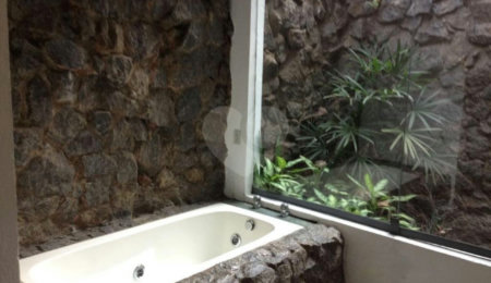 Sobrado à venda com 4 quartos, sendo 2 suítes,  em Jaraguá, São Paulo, SP