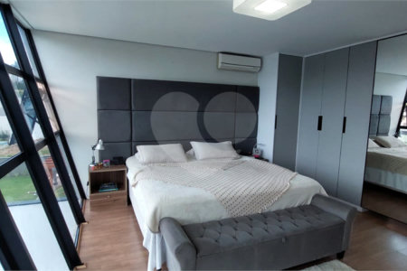 Casa à venda ou para alugar com 4 suítes no condomínio Figueira Garden, Atibaia - SP