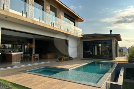 Casa Térrea à venda ou para alugar com 3 suítes em Jardim Leonor, Itatiba, SP