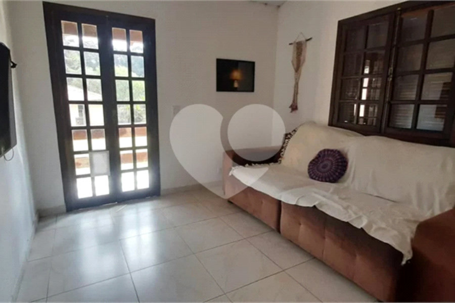 Sobrado à venda com 5 quartos, sendo 1 suíte, em Olho D'água, Mairiporã, SP