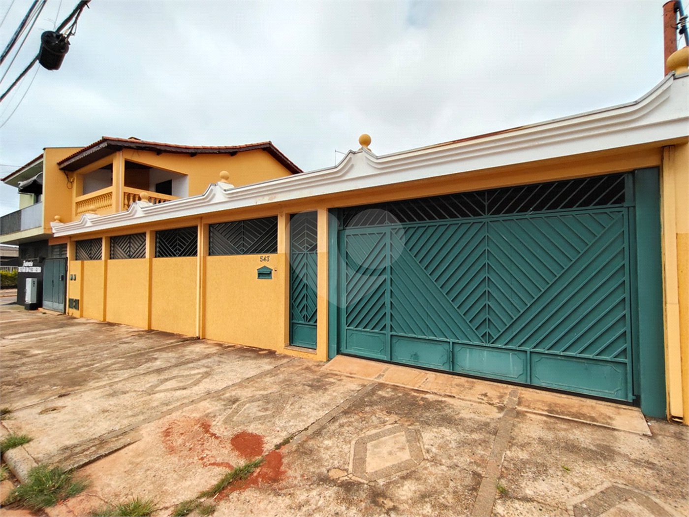 Casa para alugar com 4 quartos, sendo 1 suíte, em Vila Judite, Itapetininga, SP