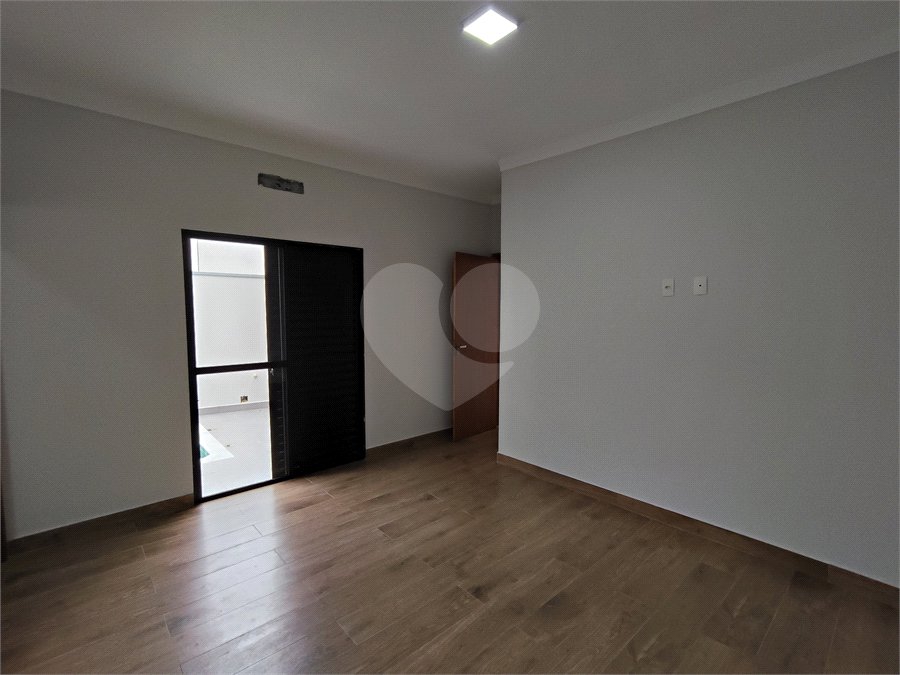 Casa à venda com 3 quartos, sendo 1 suíte, no condomínio Lago dos Ipês, Itapetininga - SP