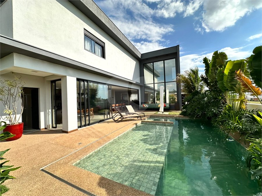 Casa à venda com 3 suítes no condomínio Villas do Golfe, Itu - SP