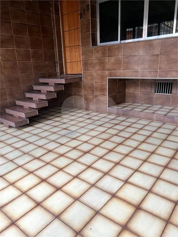 Sobrado à venda com 3 quartos, sendo 1 suíte, em Vila Vitório Mazzei, São Paulo, SP