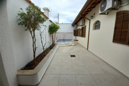 Casa à venda com 4 quartos, sendo 1 suíte,  em Vila Oliveira, Mogi das Cruzes, SP