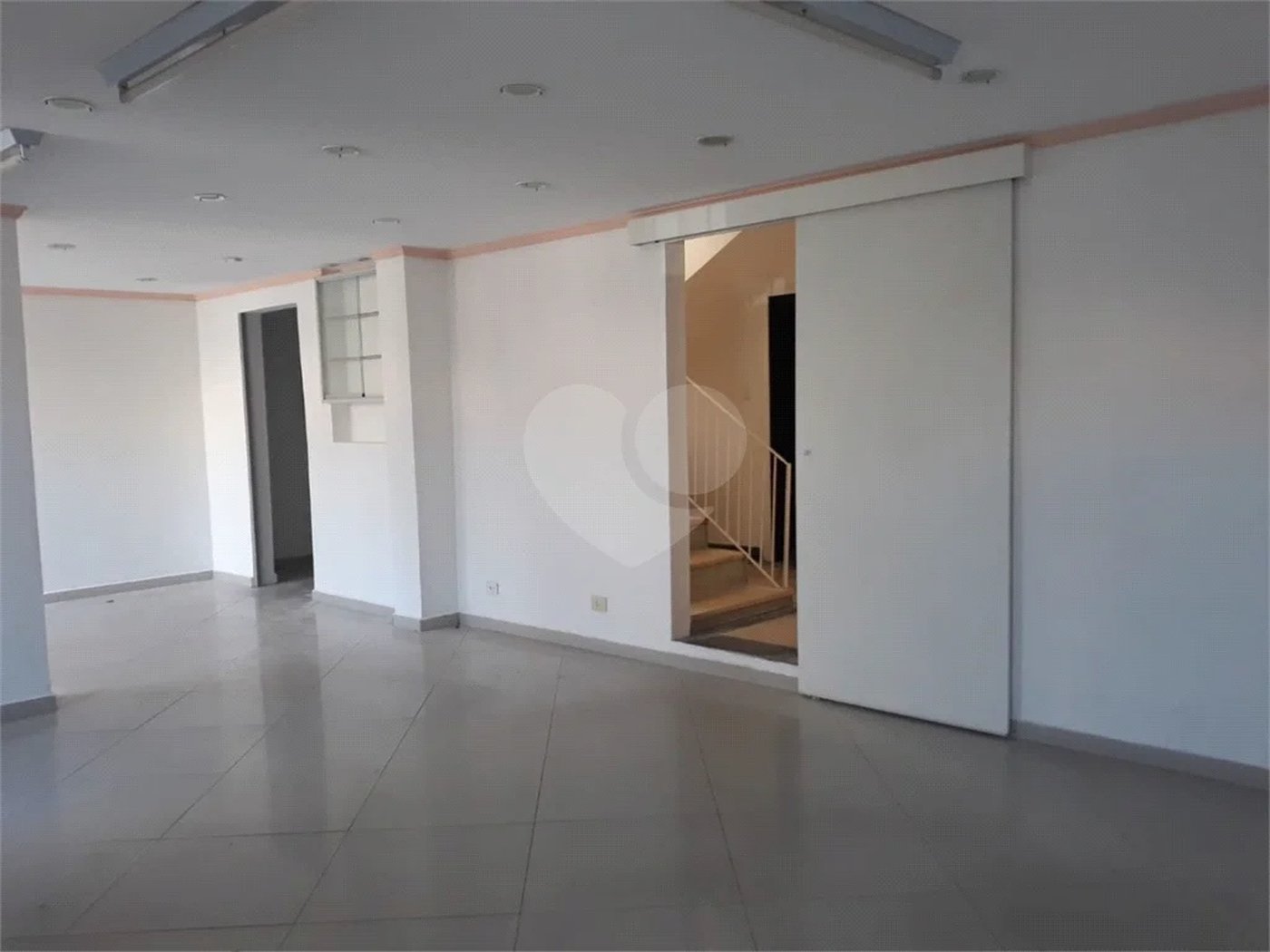 Sobrado para alugar com 4 quartos no Centro, São Roque, SP