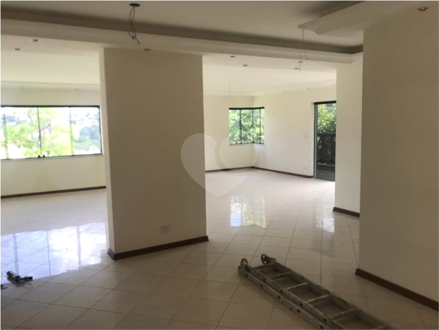 Casa à venda com 4 suítes em Nova Gardênia, Atibaia, SP