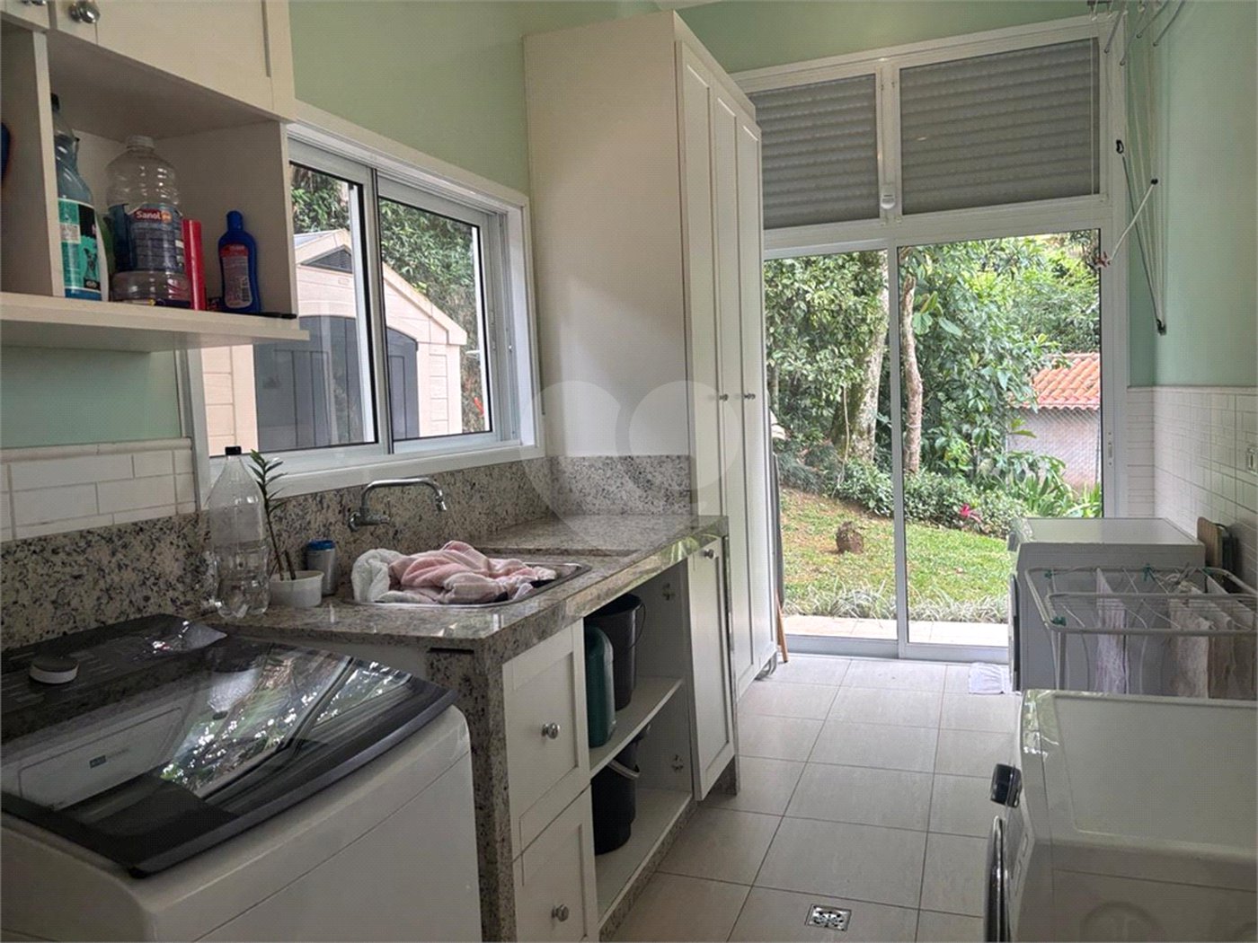 Casa à venda com 4 quartos, sendo 3 suítes, no condomínio Parque Itatiaia, Mairiporã - SP