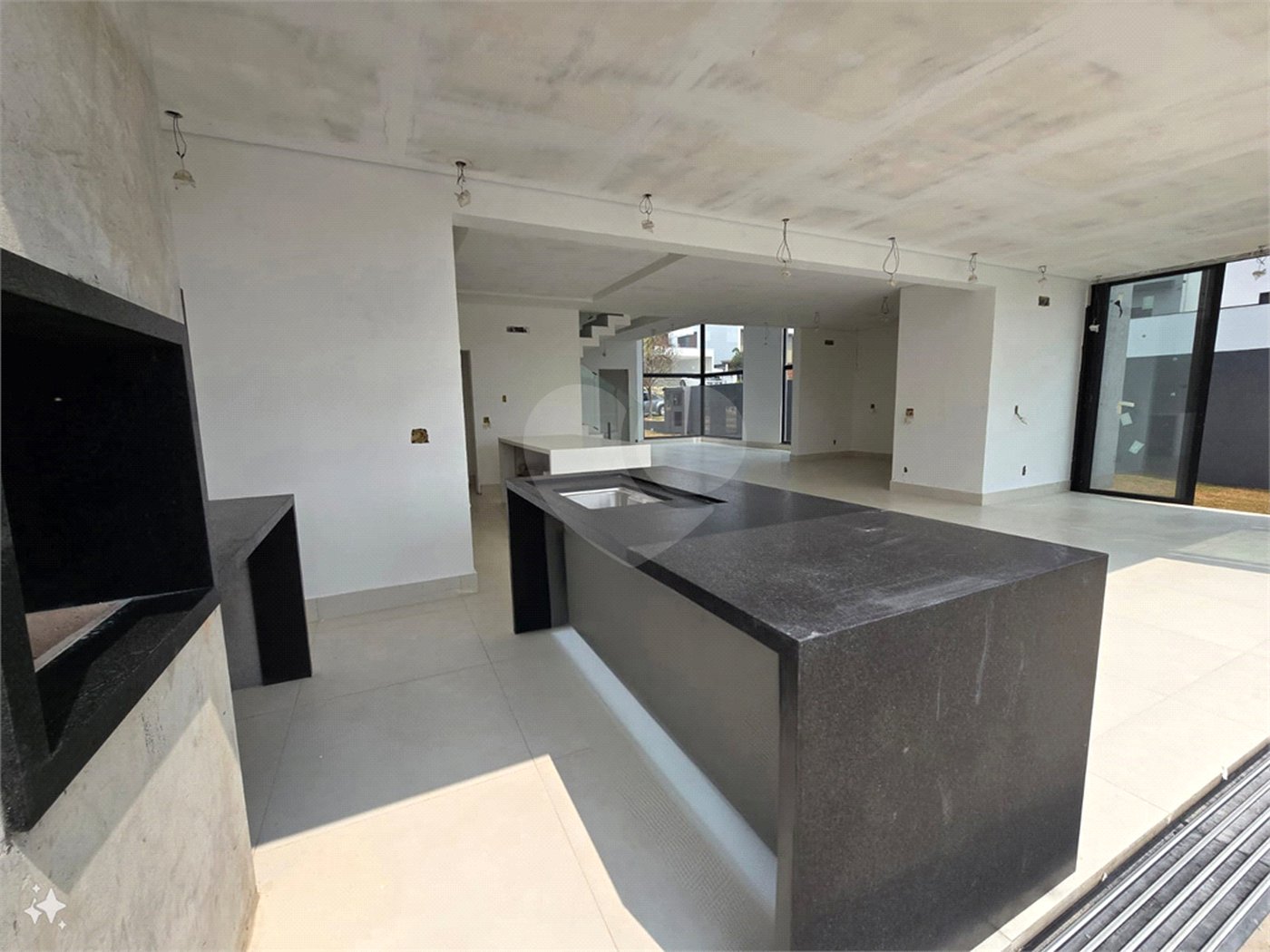 Casa à venda com 4 quartos, sendo 3 suítes, no condomínio Alphaville Nova Esplanada 4, Votorantim - SP