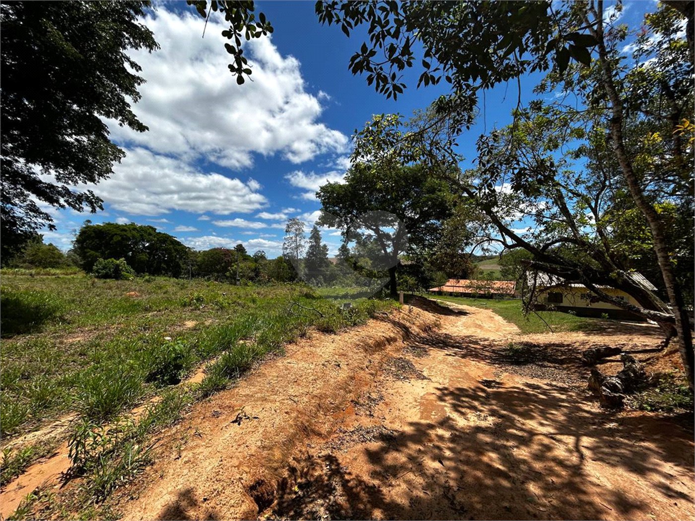 Sítio à venda com 2 quartos em Área Rural de Varginha, Itapetininga, SP
