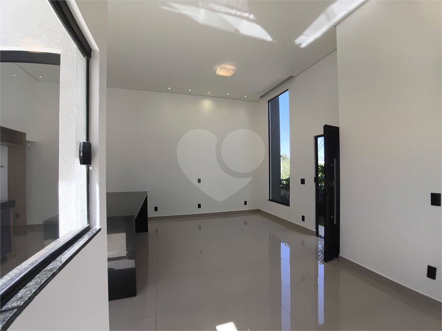 Casa à venda ou para alugar com 3 quartos, sendo 1 suíte, no condomínio Condomíno Helena Maria, Sorocaba - SP