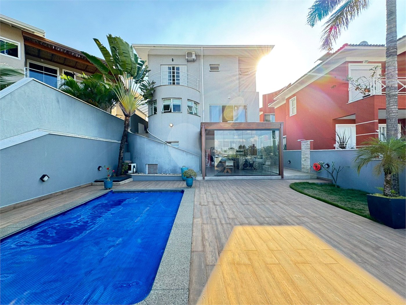 Casa à venda com 3 suítes no condomínio Terras de São Francisco, Vinhedo - SP