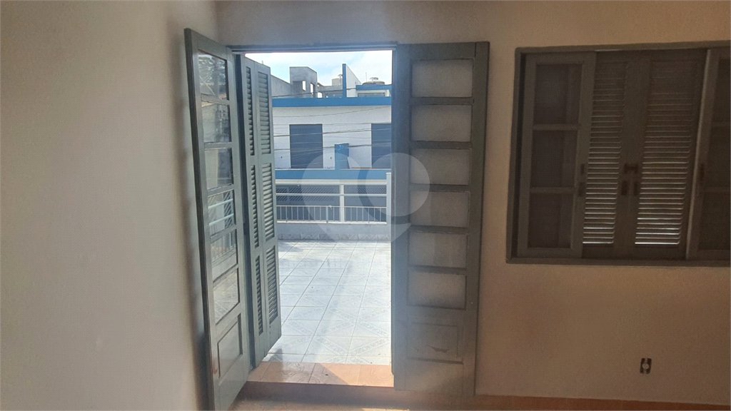 Sobrado à venda com 3 quartos em Vila Nilo, São Paulo, SP