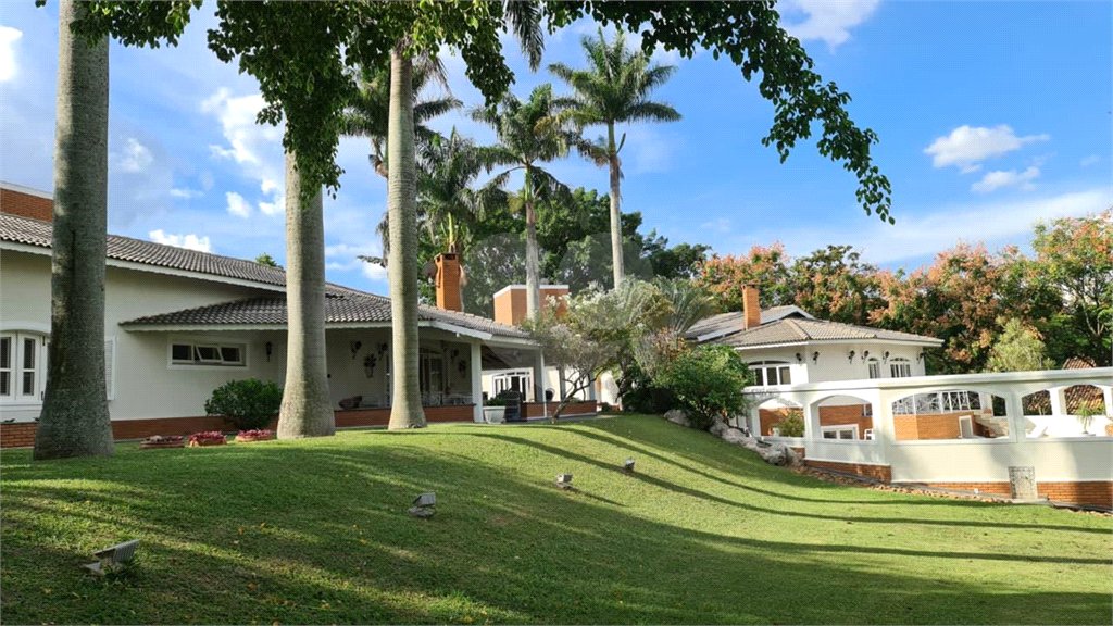 Casa à venda com 5 quartos, sendo 3 suítes, no condomínio Village Sans Souci, Valinhos - SP