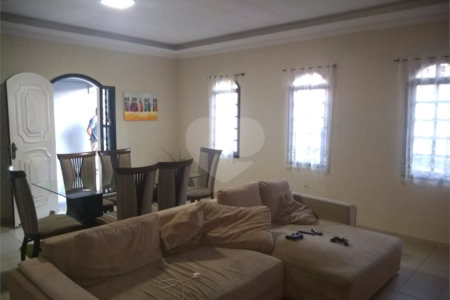 Casa Térrea à venda com 3 suítes em Jardim São Pedro, Mogi das Cruzes, SP