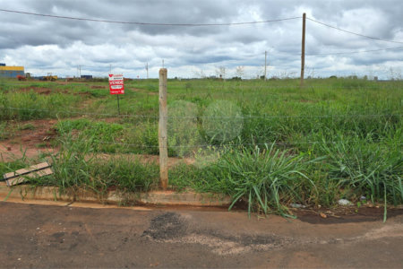 Terreno à venda em Parque Residencial São Lucas, Araraquara, SP